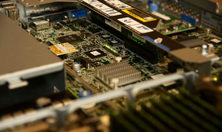 Hybrid Cloud Deep Dive for IT Leaders: Strategy, Risk, and Reality